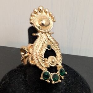 #69. Elegant Gold and Green Statement Ring